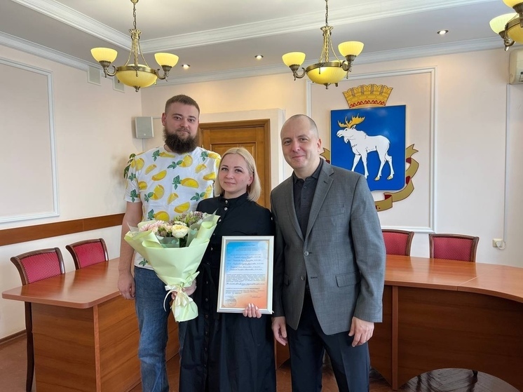 В Йошкар-Оле молодая семья получила сертификат на жилье