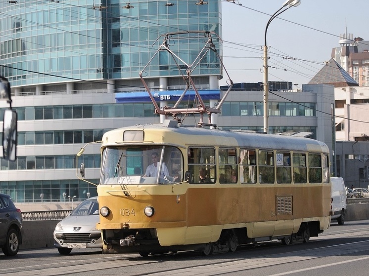В Екатеринбурге мужчины подрались из-за места в трамвае