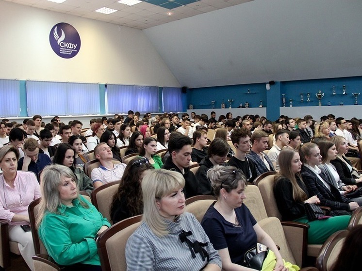 Офицеры спецназа Росгвардии провели «Урок мужества» для студентов Пятигорска