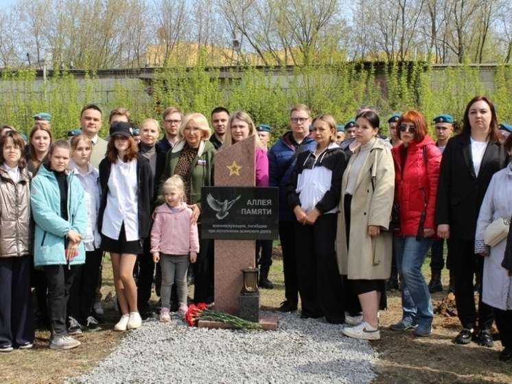 Депутаты Рязгордумы приняли участие в высадке Аллеи памяти в Гвардейском сквере