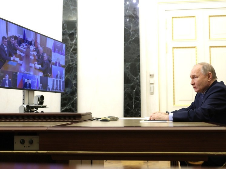 Владимир Путин поручил губернаторам решить вопрос о дополнительных отпусках для тех, кто пострадал при паводке