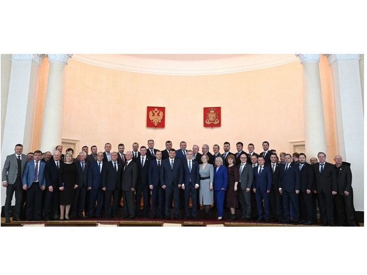 Губернатор поздравил смоленских парламентариев с 30-летием Областной Думы