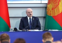Президент Белоруссии Александр Лукашенко заявил, что белорусское общество должно быть едино с властью, и предостерег от раздрая в республике