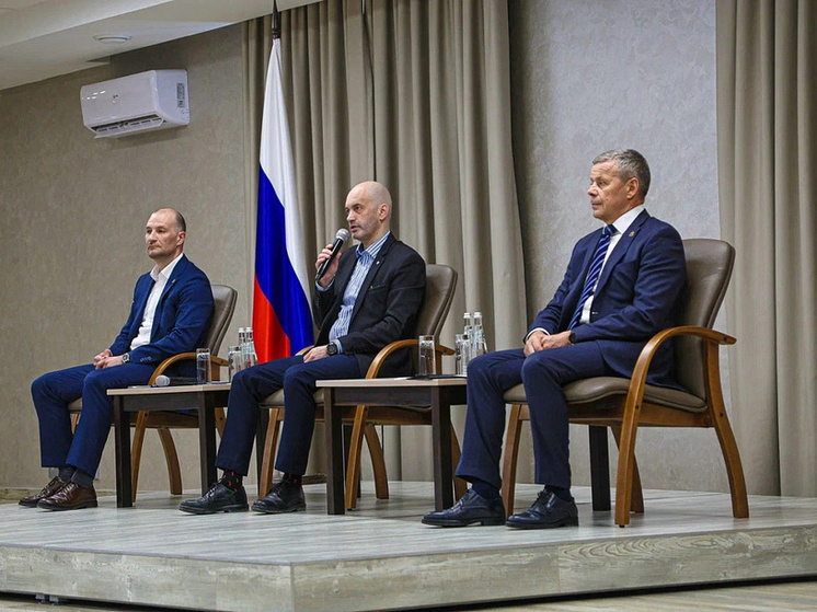 Кадыров посетил курский спорткомплекс «Сейм»