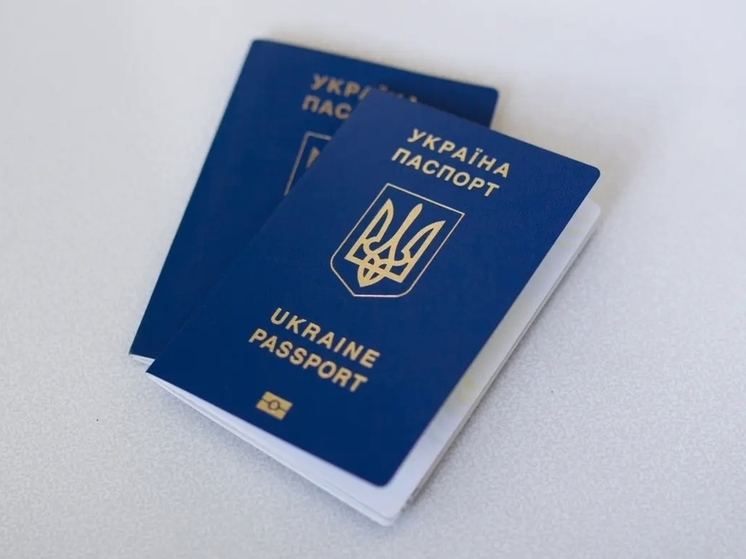 Украинцы заблокировали паспортный сервис в Варшаве, требуя свои документы