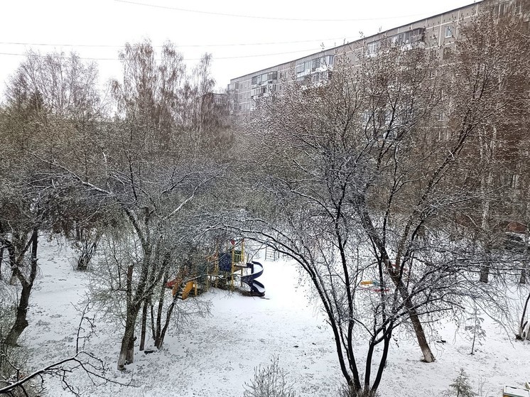 Екатеринбург пережил пик похолодания, с нулевой температурой и снегом