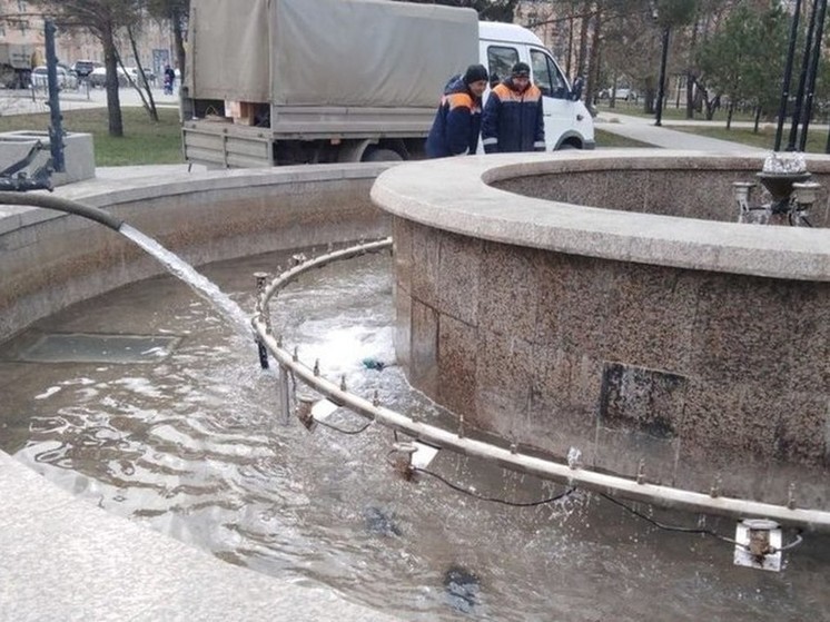В Омске начали проводить пробные запуски фонтанов