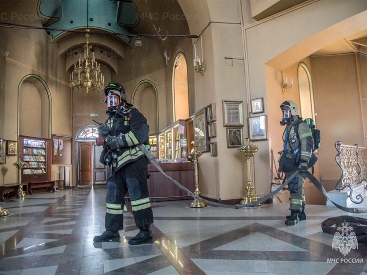 В кировском храме прошли пожарно-тактические учения