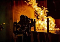 Источник в силовых структурах назвал причину пожара на складе с нефтепродуктами в Омске