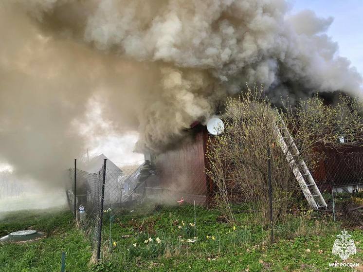 В Тверской области огонь уничтожил жилой дом