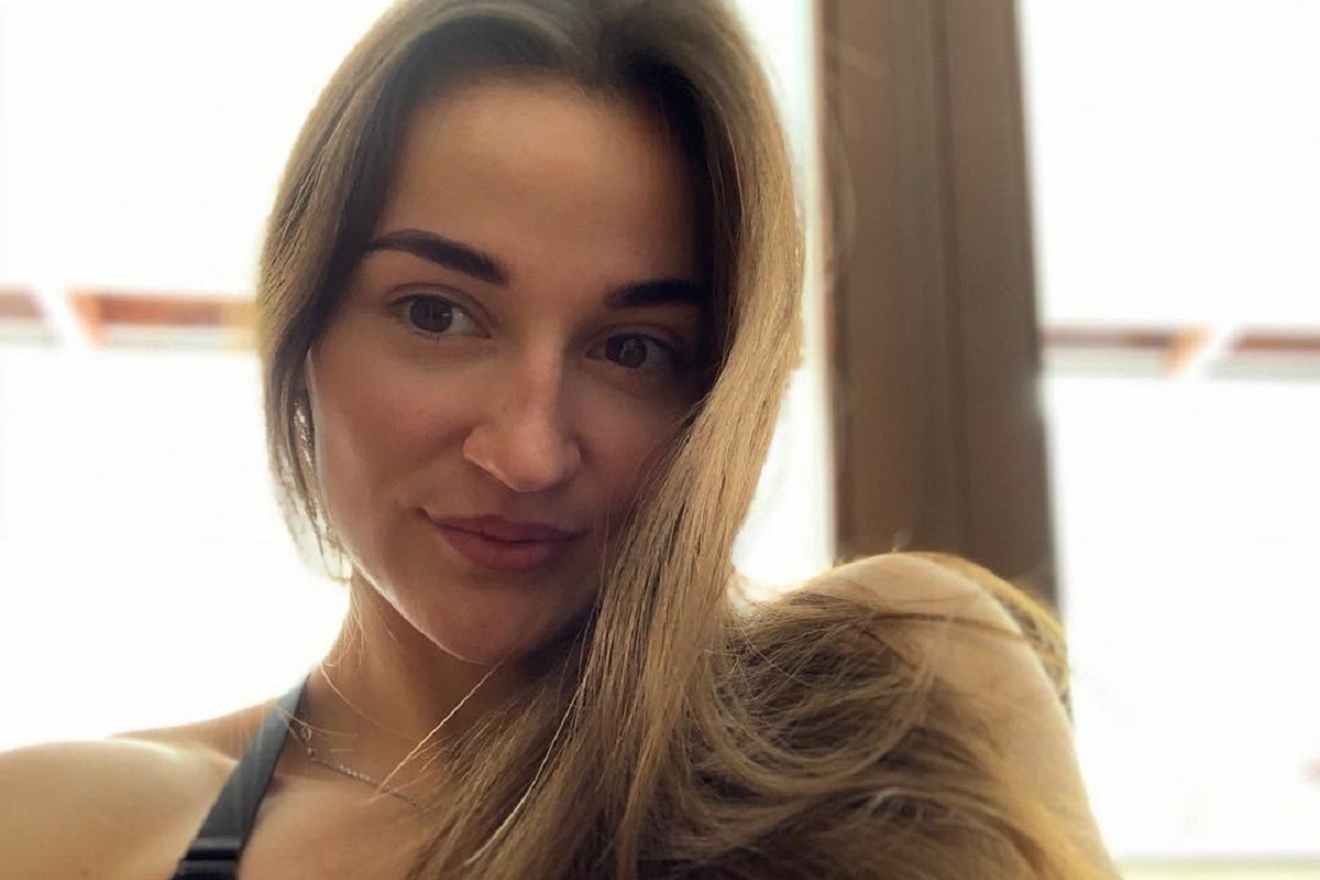 Лыжница любит наряжаться