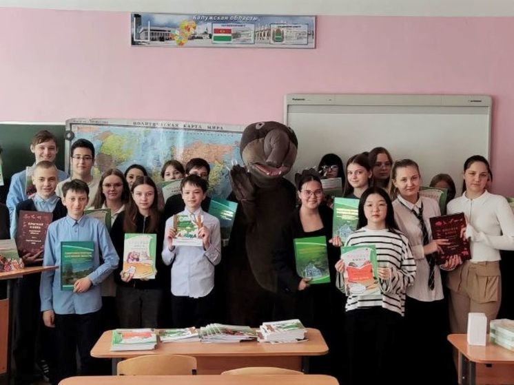 Калужский Хохуля помог собрать для школьников из Первомайска более 100 книг