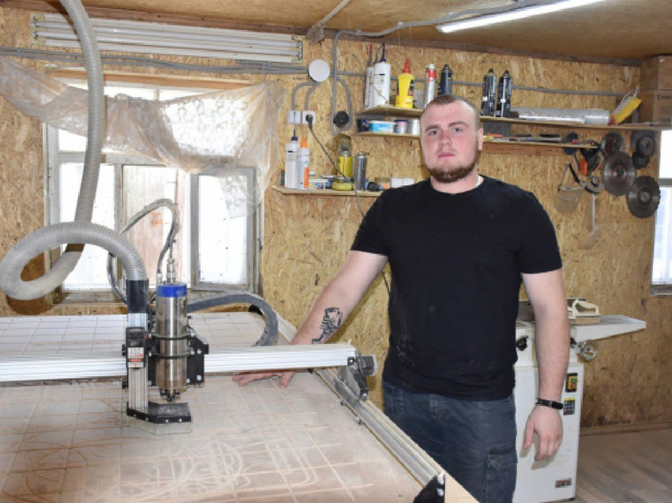 Соцконтракт помог белгородцу начать изготавливать изделия из дерева