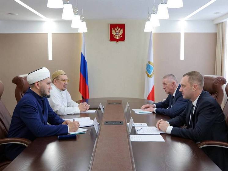 Губернатор Саратовской области Роман Бусаргин познакомился с новым имамом