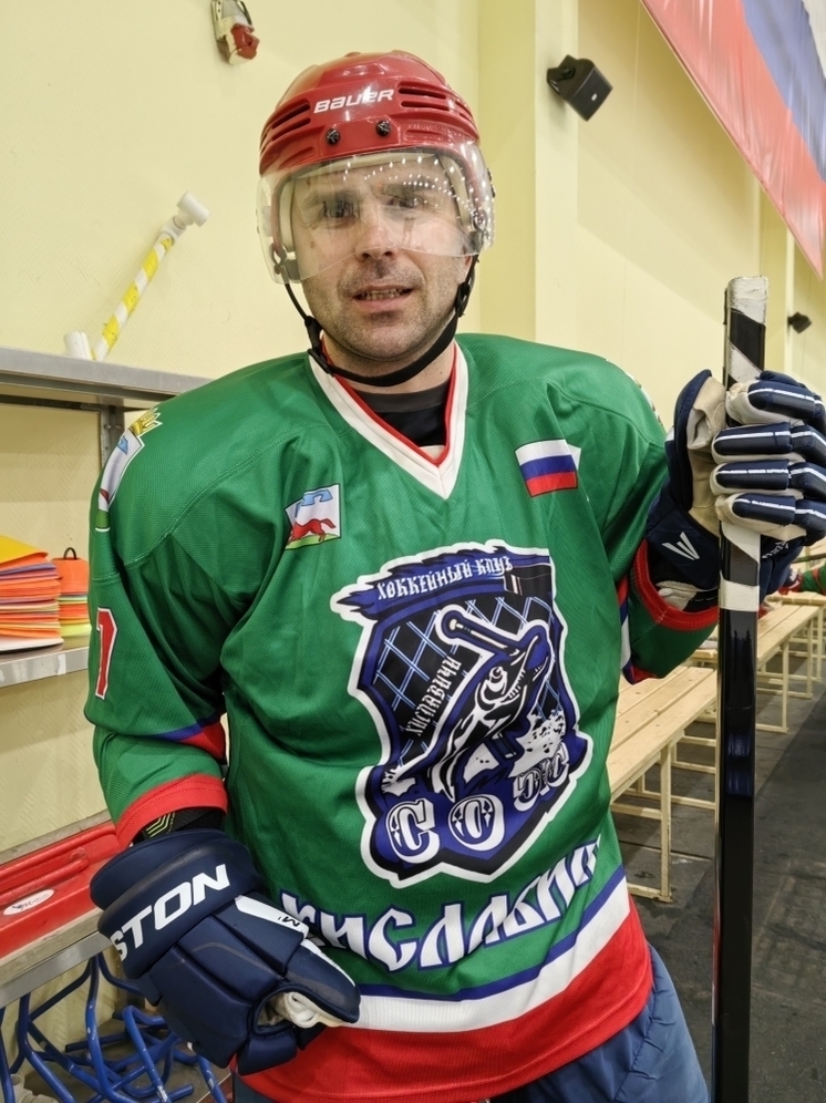 Смоленский таможенник Денис Максименков в составе команды «Сож»  стал победителем международного турнира по хоккею