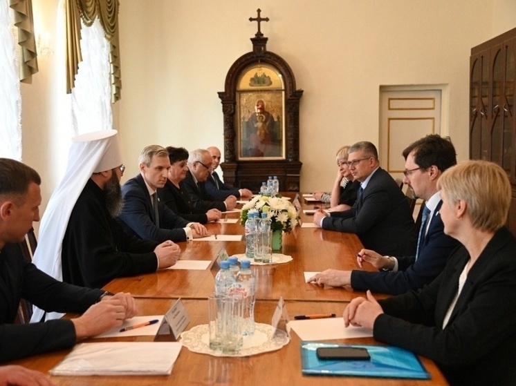 Александр Новиков принял участие в церемонии подписании соглашения о сотрудничестве Смоленской епархии и ряда муниципальных образований региона