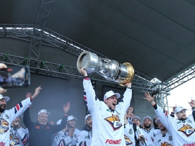 Путин поздравил магнитогорских хоккеистов с чемпионством