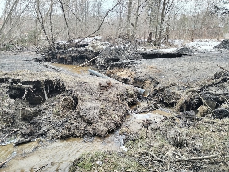 Дорогу размыло в Петрозаводске