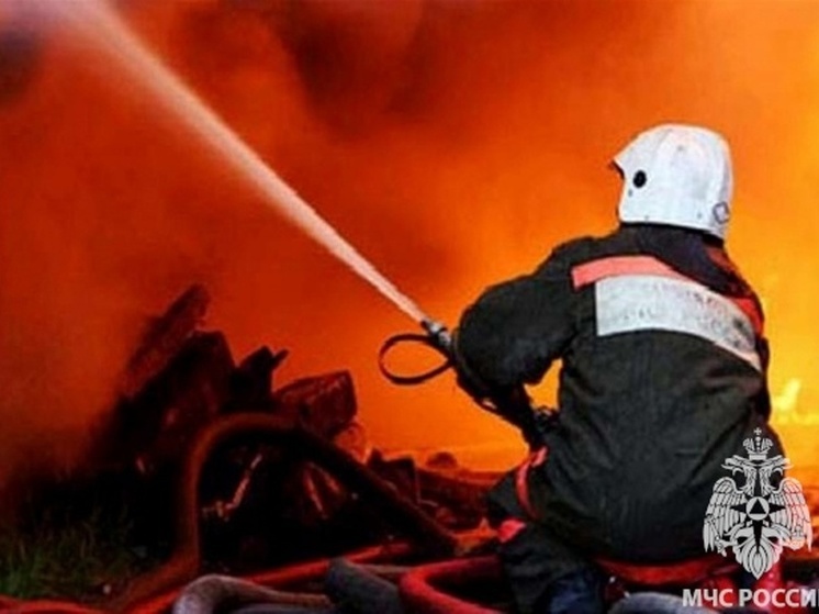 За сутки в Ярославской области сгорели дом, авто и бытовка