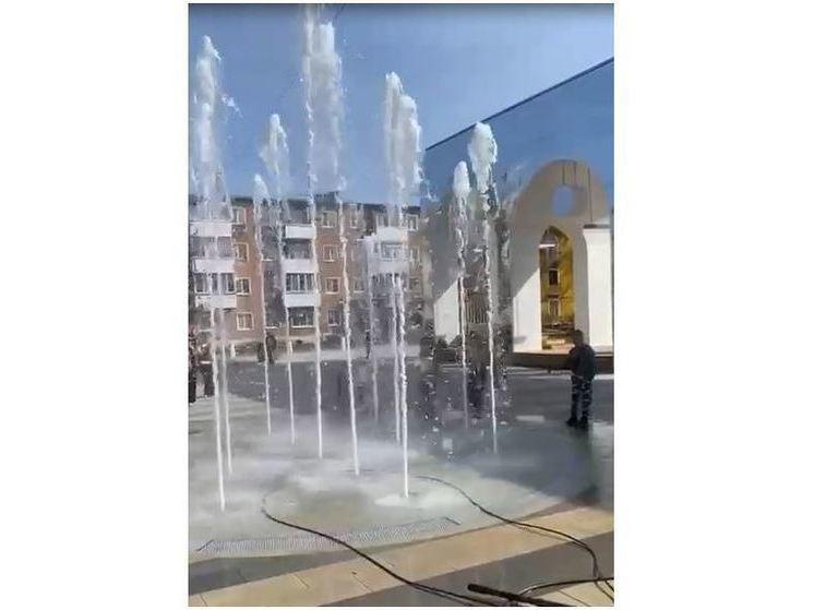 В Волжске начал работу сухой фонтан
