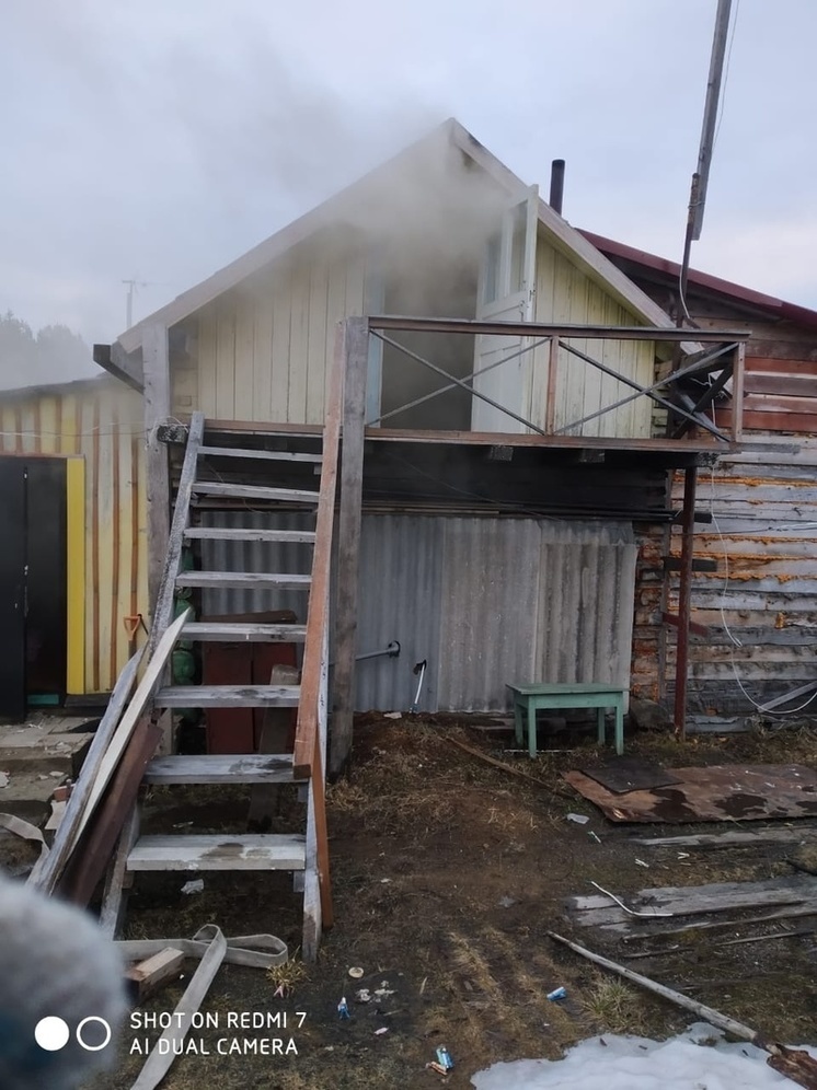 Появились фото пожара в Карелии, на котором спасли пенсионера