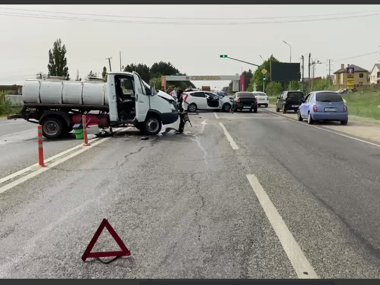 На трассе между Ставрополем и аэропортом столкнулись 6 машин