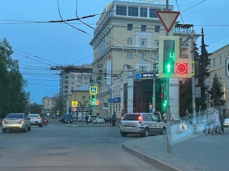 Пензенские водители просят отрегулировать светофор на перекрестке улиц Максима Горького и Кирова