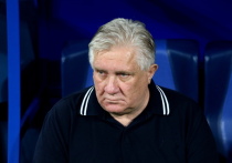 Воронежский «Факел» объявил, что Сергей Ташуев ушел с должности главного тренера команды по семейным обстоятельствам.