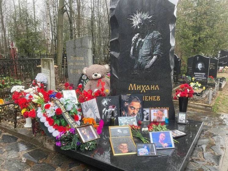 В Петербурге после актов вандализма на кладбищах начали устанавливать видеокамеры