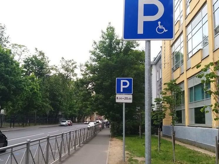 В Комтрансе Петербурга рассказали, какие нарушения правил парковки фиксируют чаще всего