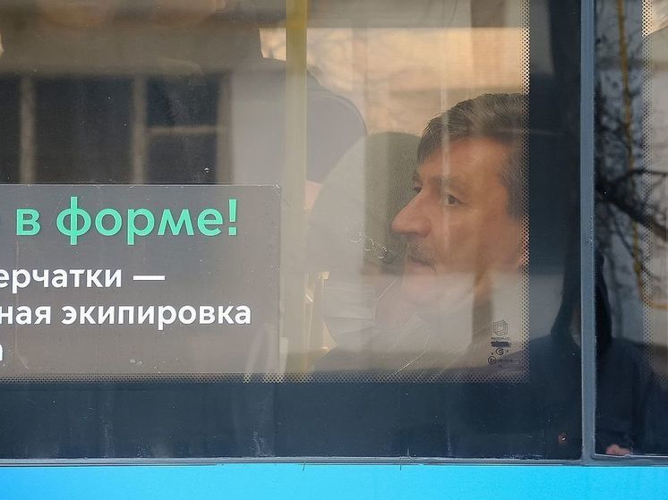 Психолог рекомендовала россиянам занимать место у окна в переполненном автобусе