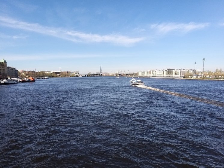 В ближайшие дни в Петербурге начнут работать три водных аквабуса