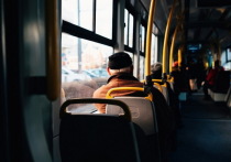 В Казани кондуктор подралась в автобусе с пенсионеркой