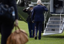 81-летний президент США Джо Байден теперь проходит из Белого дома к своему вертолету и обратно только в сопровождении помощников