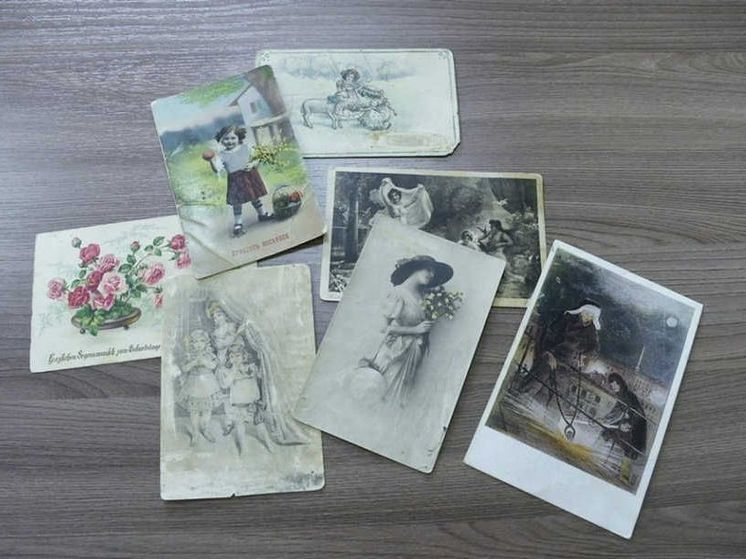 Житель Хакасии передал в красноярский музей старинные открытки