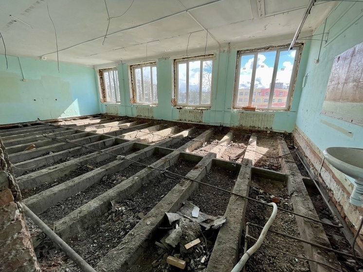 В Луге начали ремонт старой школы
