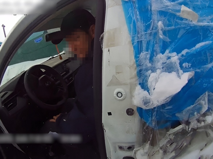 В Архангельске сотрудники Госавтоинспекции остановили автомобиль, напичканный наркотиками