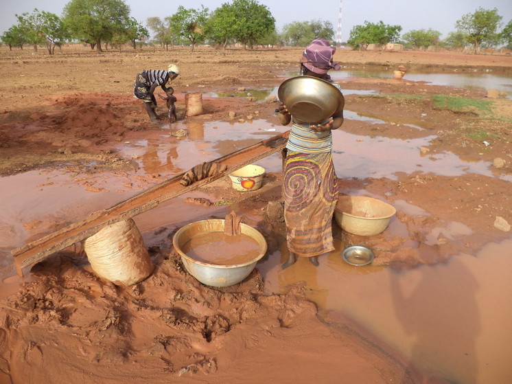 HRW: армия Буркина-Фасо казнила более 220 жителей деревни