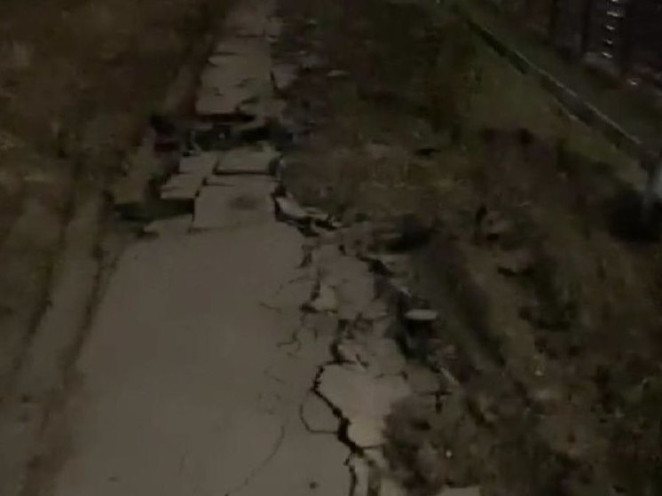 Детей в Хабаровске лишили нормального тротуара, ведущего к школе