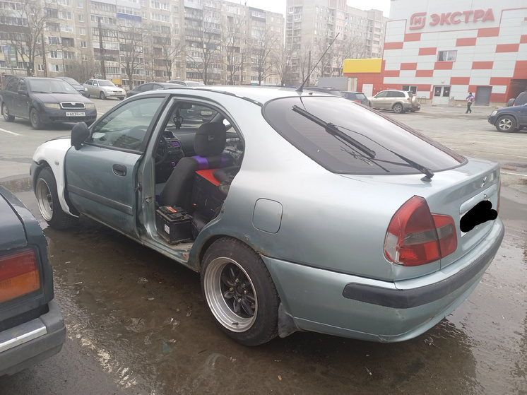 Неизвестные разобрали автомобиль по частям на парковке в Петрозаводске