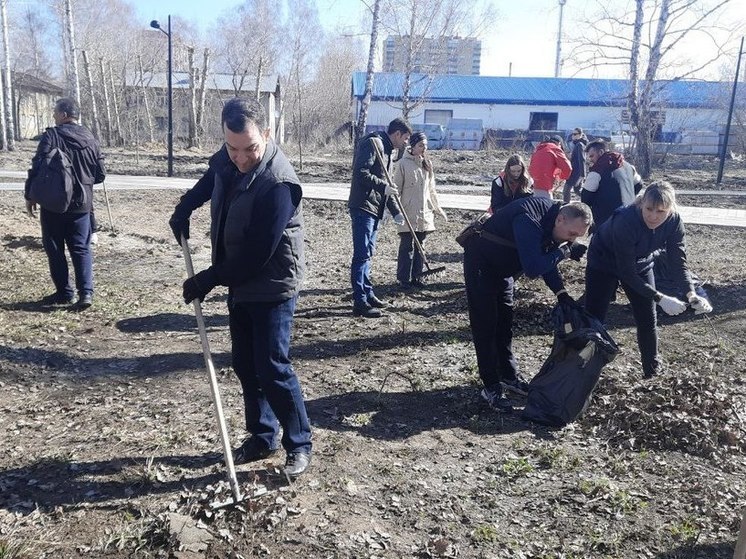 Мэр и жители Новосибирска 27 апреля вышли на общегородской субботник