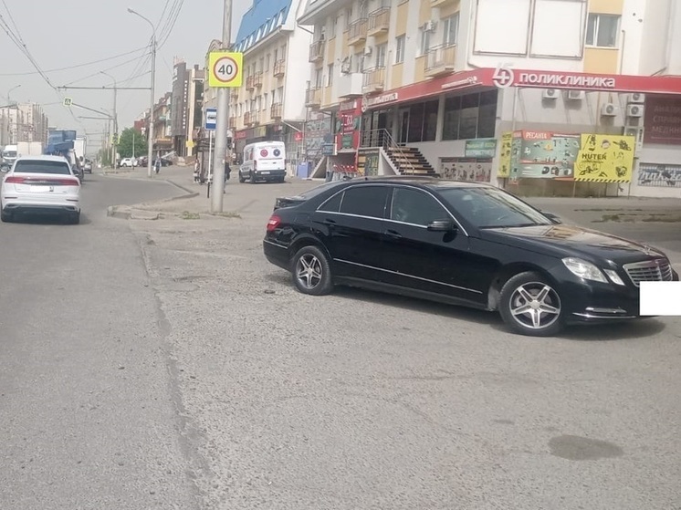 Лихач на мотоцикле попал под колеса иномарки в Ставрополе
