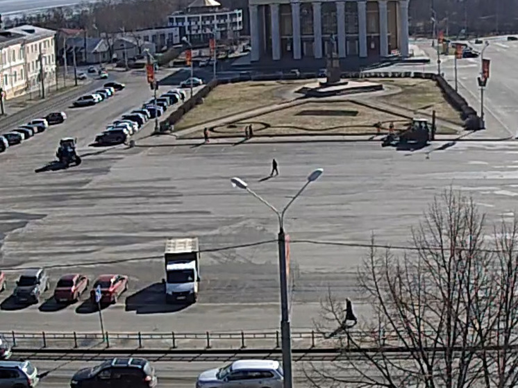 Площадь Кирова приводят в порядок к Первомаю