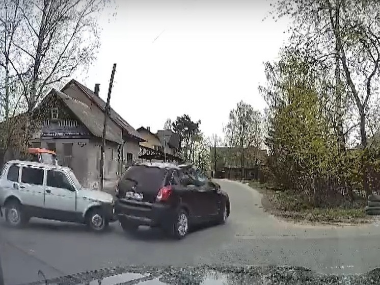 В Твери водитель «Нивы» стал невольным участником ДТП на улице Шишкова