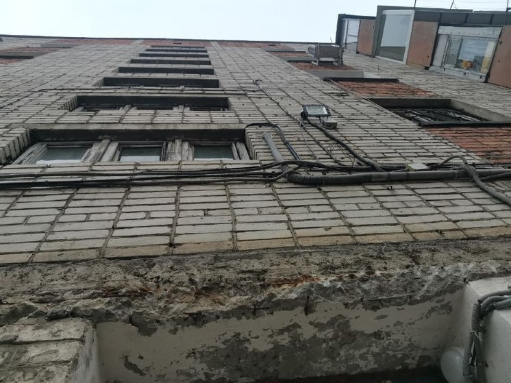 В ожидании опасности живут жильцы дома по улице Мирной в Хабаровске