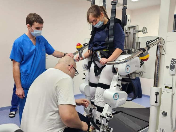 В окружной больнице Ханты-Мансийска робот помогает восстановить навыки ходьбы