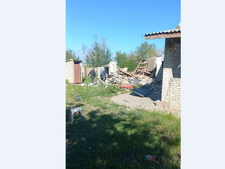 ВСУшники не дают забрать погибшего из-под завалов дома в Каховке