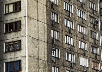 В Барнауле в подъезде многоквартирного дома жителей ожидал не самый приятный сюрприз. Кто-то справил большую и малую нужду на одном из этажей.