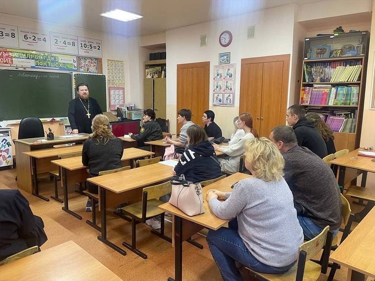 Родительские собрания в школах г.Серпухов посетили священнослужители