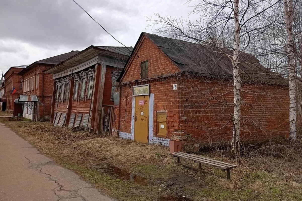 В Сусанино можно за рубль купить бывшую «керосинку»… если есть миллион на ее ремонт 
